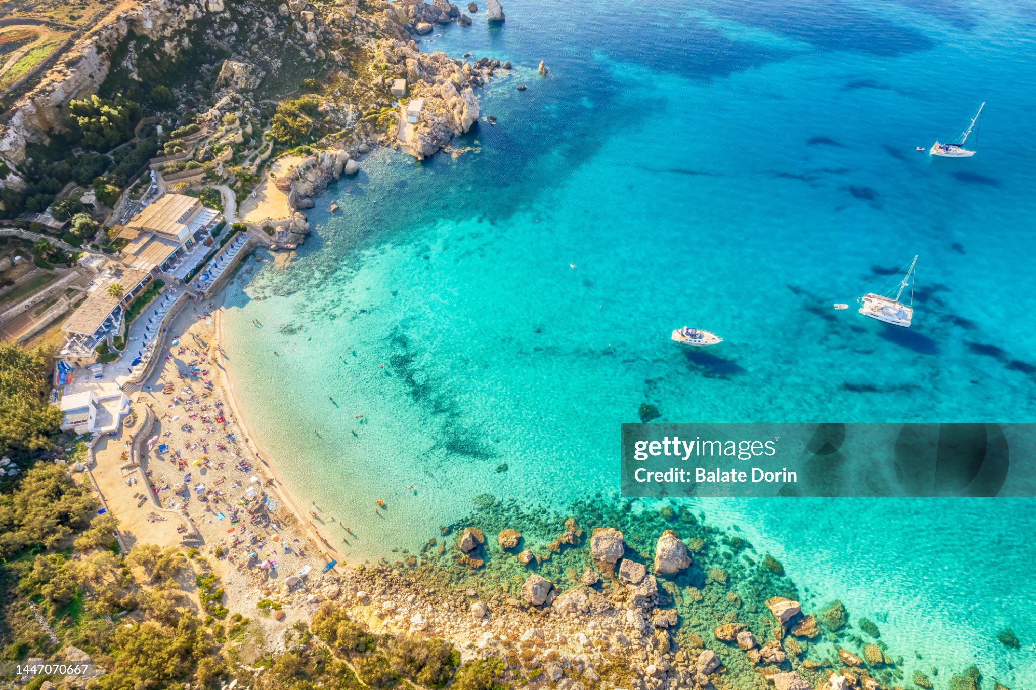 1_PLAGE_-gettyimages-1447070667-2048x2048