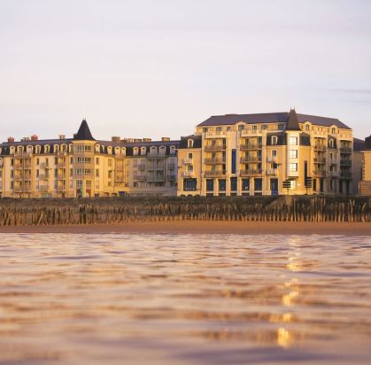 Hôtel Le Nouveau Monde 4*, Séjour France, Bretagne, Saint Malo par Ôvoyages Hôtel Le Nouveau Monde 4*, Séjour France, Bretagne, Saint Malo par Ôvoyages