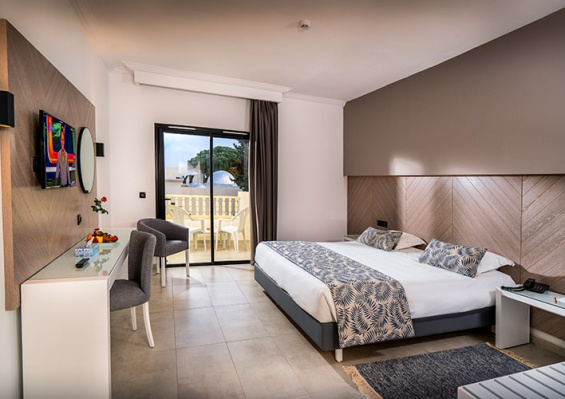 Hôtel Delfino Beach 4* Hôtel Delfino Beach 4*